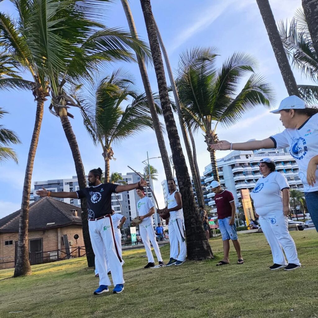 Esporte Sem Barreiras promove aula de capoeira na orla de Maceió