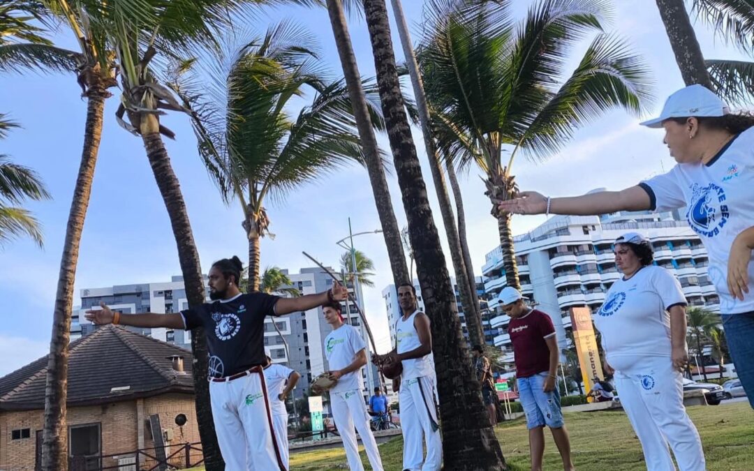 Esporte Sem Barreiras promove aula de capoeira na orla de Maceió